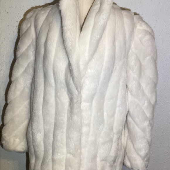 Mirage outerwear white faux fur jacket size medium - Picture 3 of 14